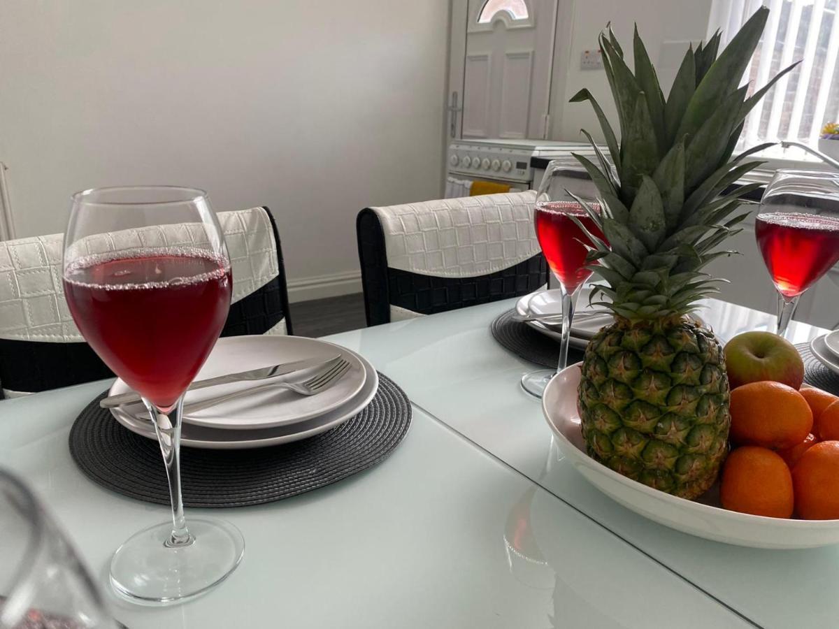 Cosy Cheerful 2 Bedrooms Near Piccadilly, Etihad Stadium Sleeps Up To 5 マンチェスター エクステリア 写真