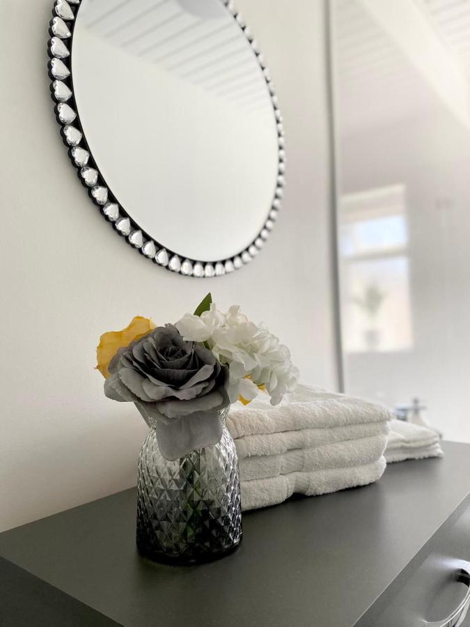 Cosy Cheerful 2 Bedrooms Near Piccadilly, Etihad Stadium Sleeps Up To 5 マンチェスター エクステリア 写真